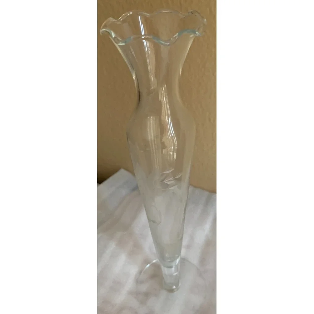 Vintage Princess House Etched Heritage Tall‎ Crystal Ruffled Bud Vase Pre-Owned.